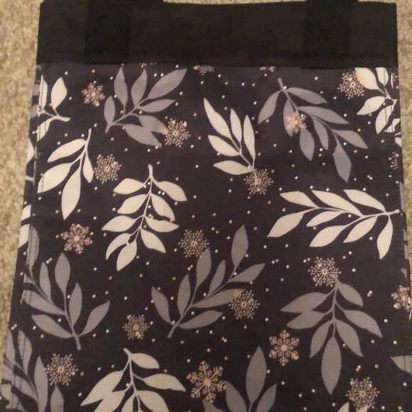 Thirty one essential storage tote